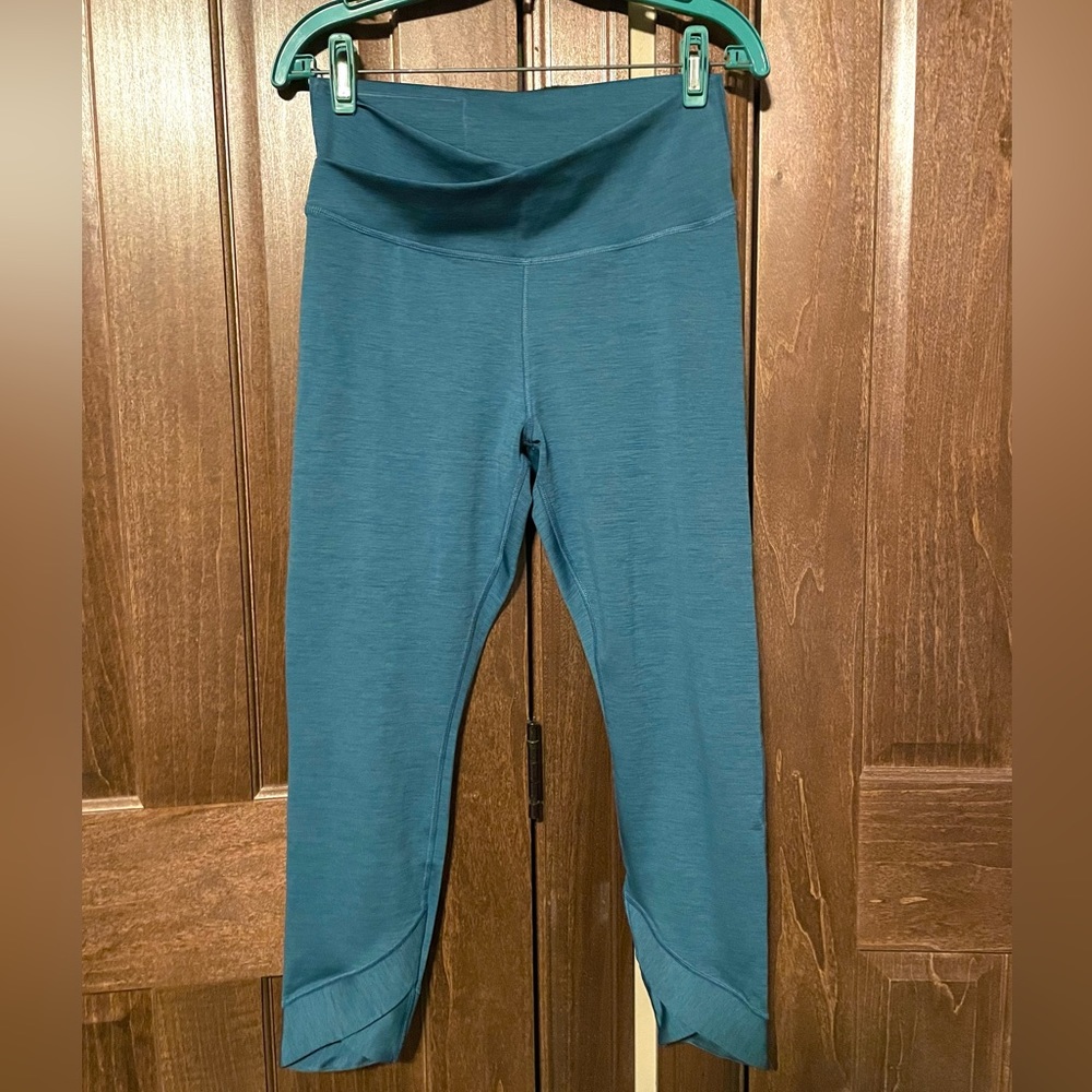 Teal Nike 7/8 length leggings - size large